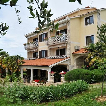 Haus Liliana Hotel Tar-Vabriga Exterior photo