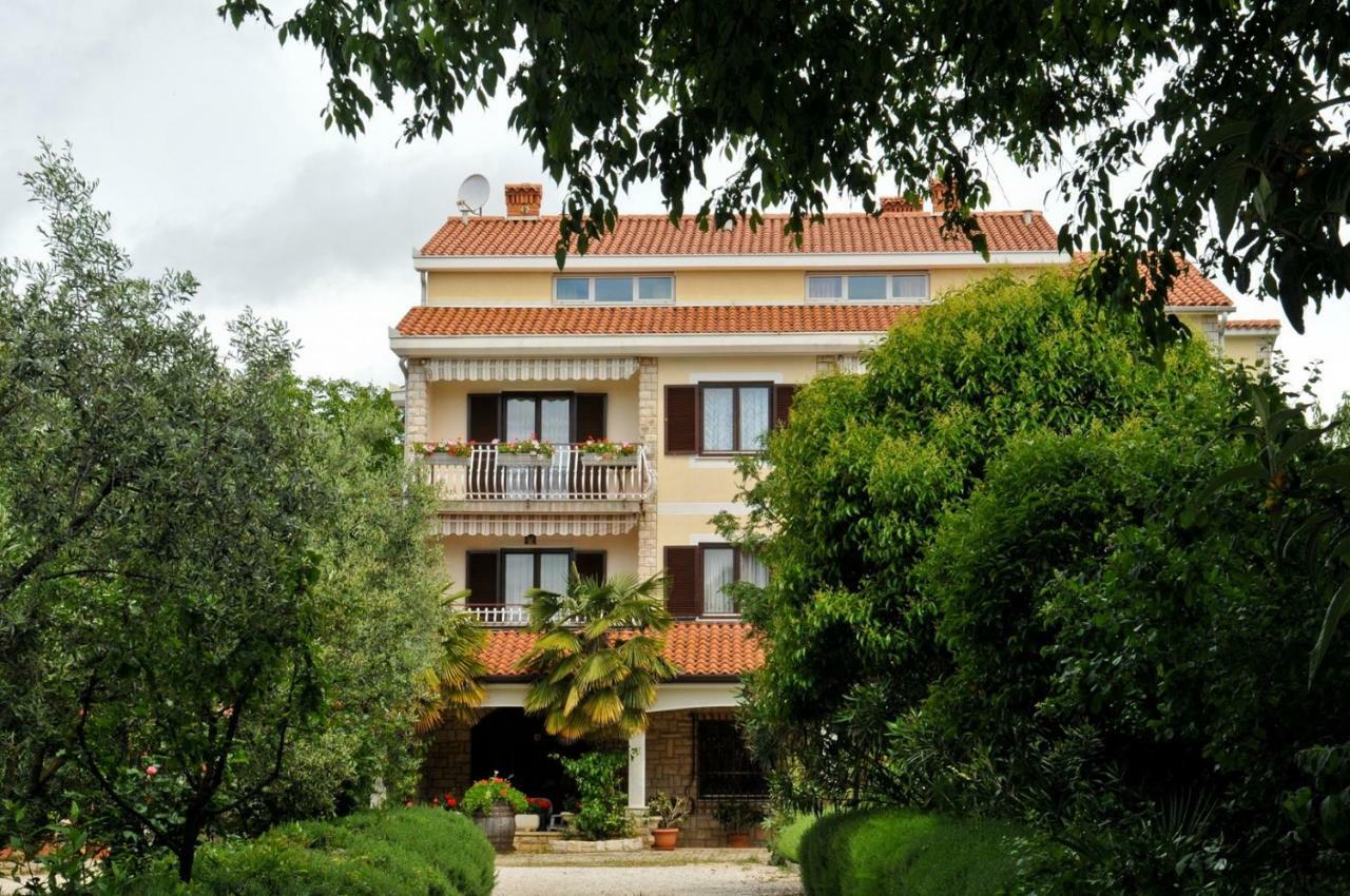Haus Liliana Hotel Tar-Vabriga Exterior photo