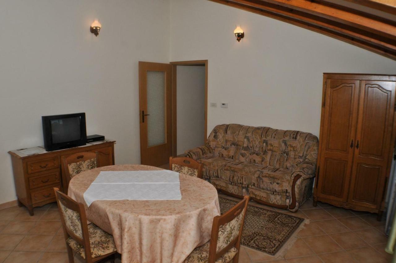 Haus Liliana Hotel Tar-Vabriga Exterior photo