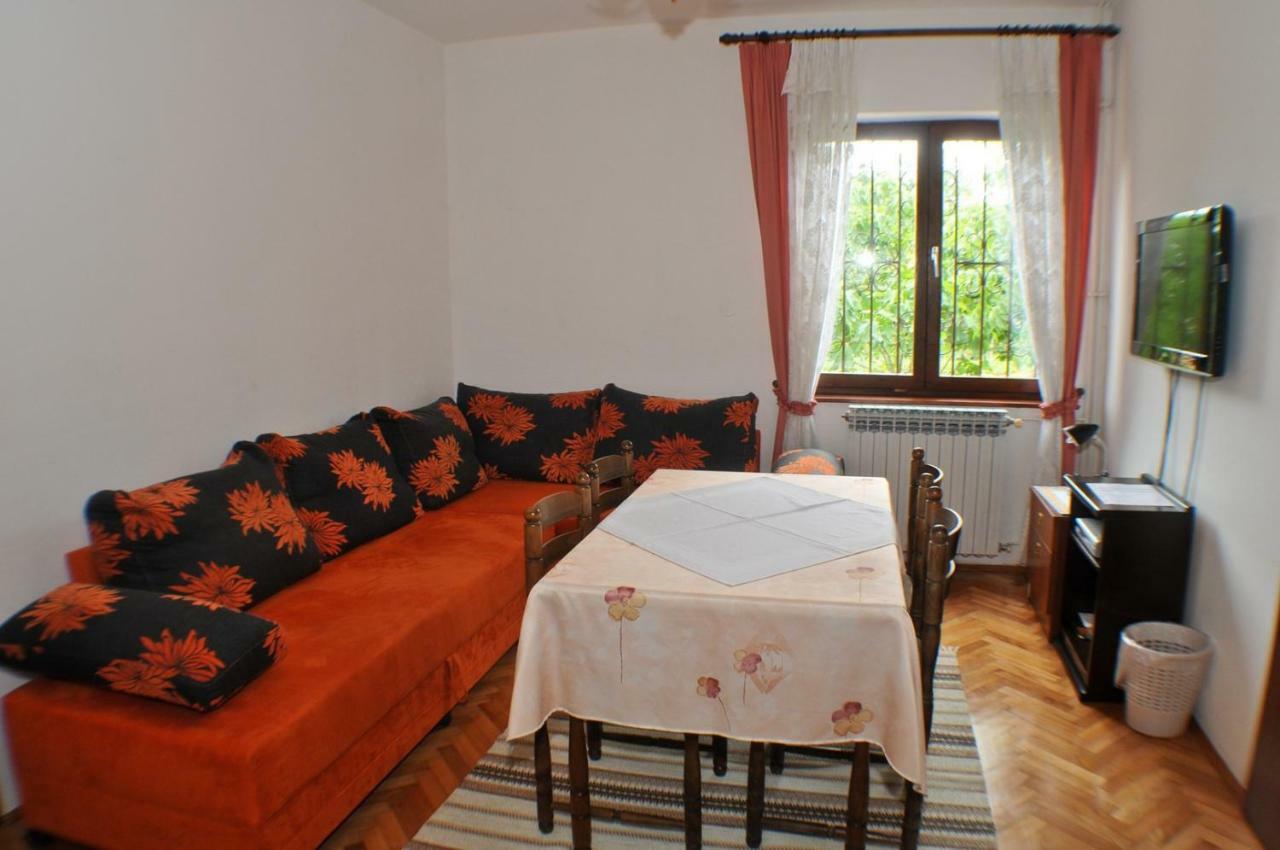 Haus Liliana Hotel Tar-Vabriga Exterior photo